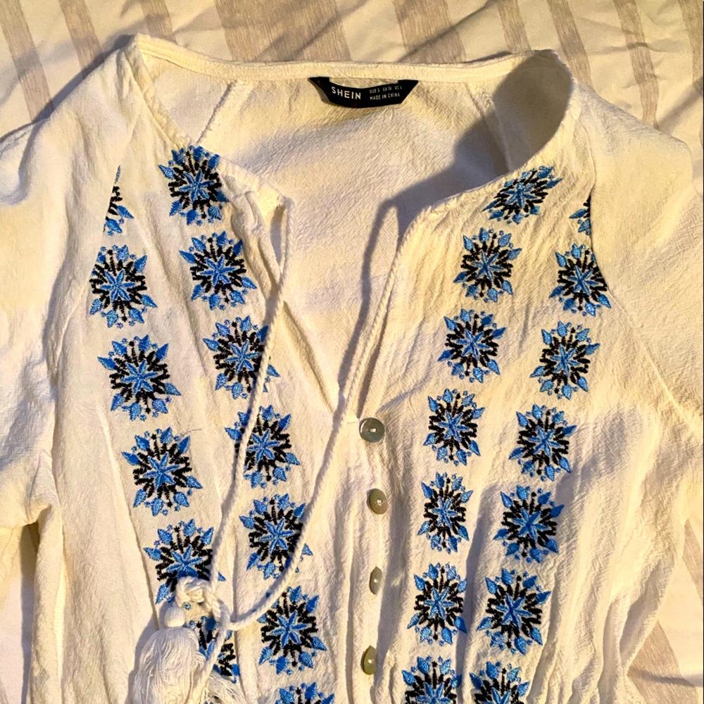 Cute and folksy 3/4 sleeve dress! White with blue stitching and detail.